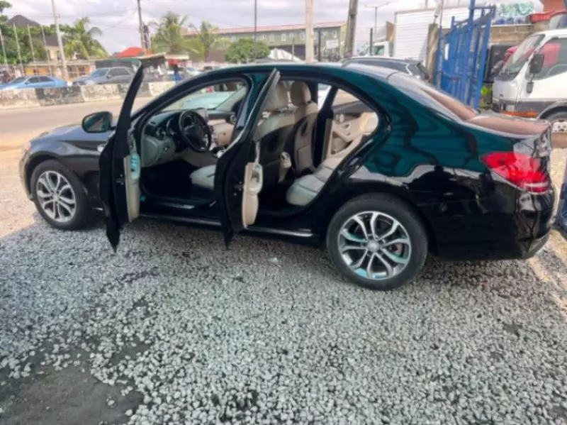 Mercedes-Benz C 300 - 2015