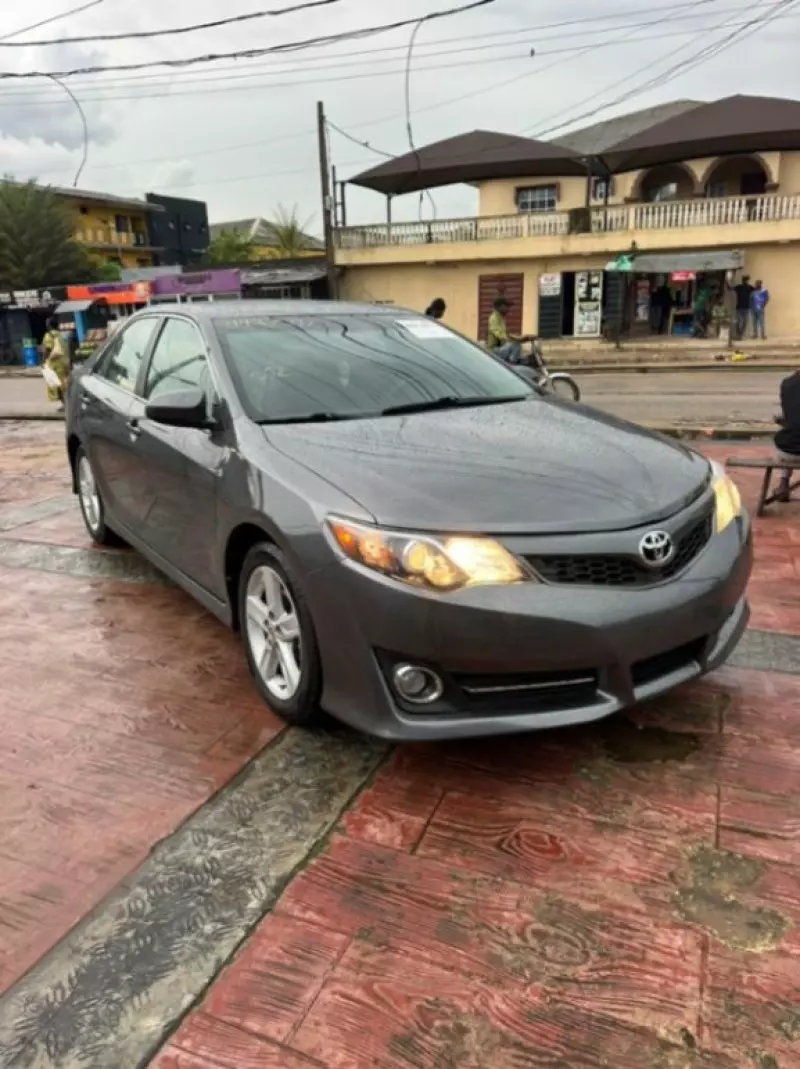 Toyota Camry   - 2012
