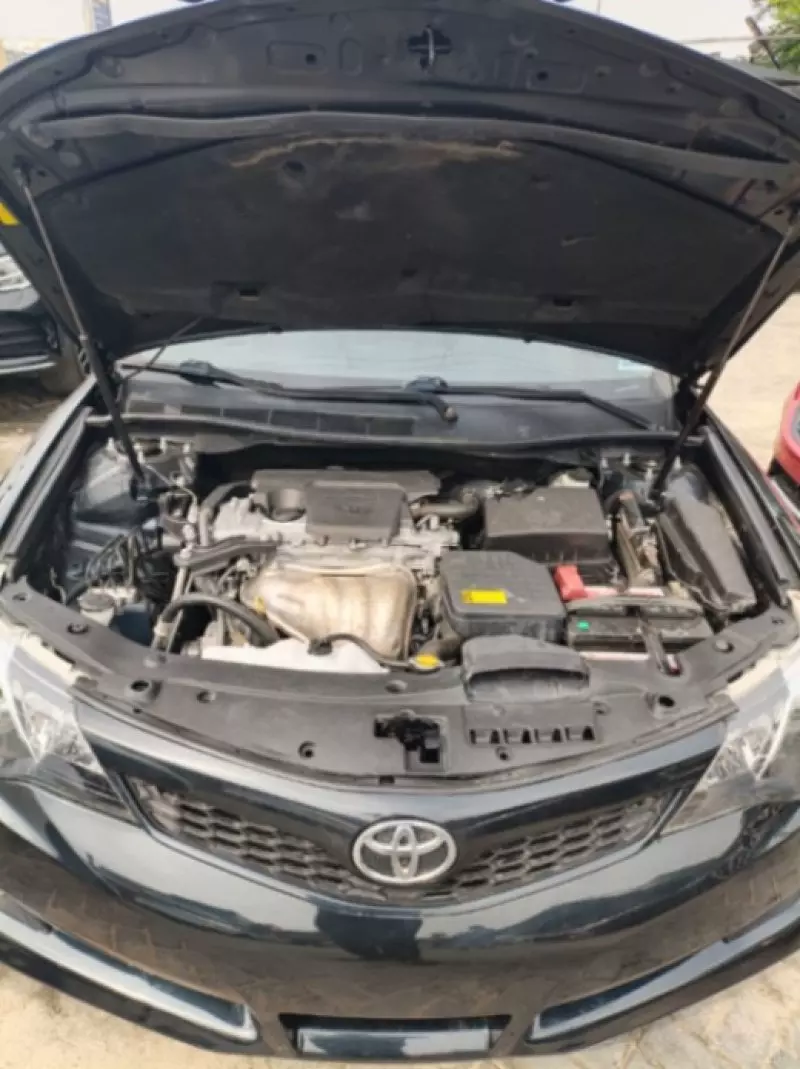 Toyota Camry   - 2013