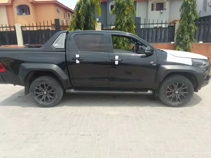 Toyota Hilux    - 2023
