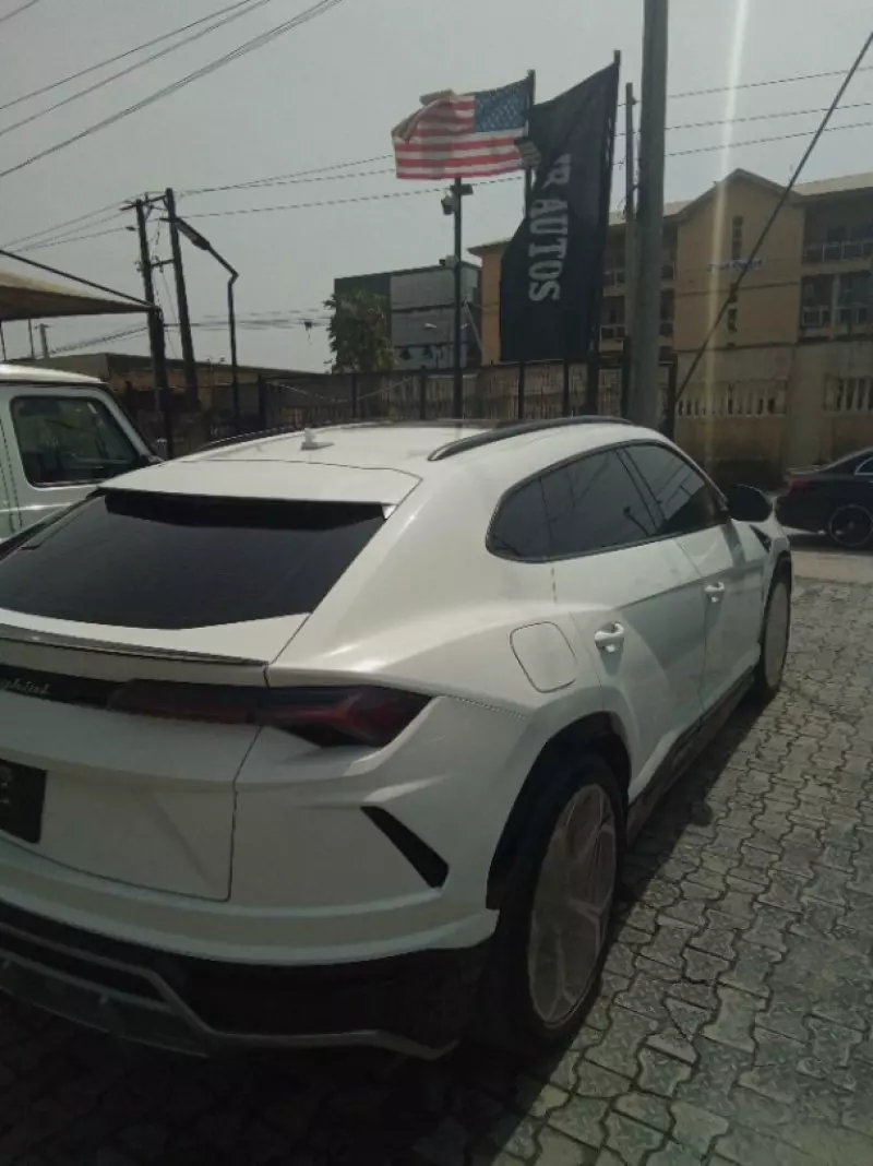 Lamborghini Urus   - 2019