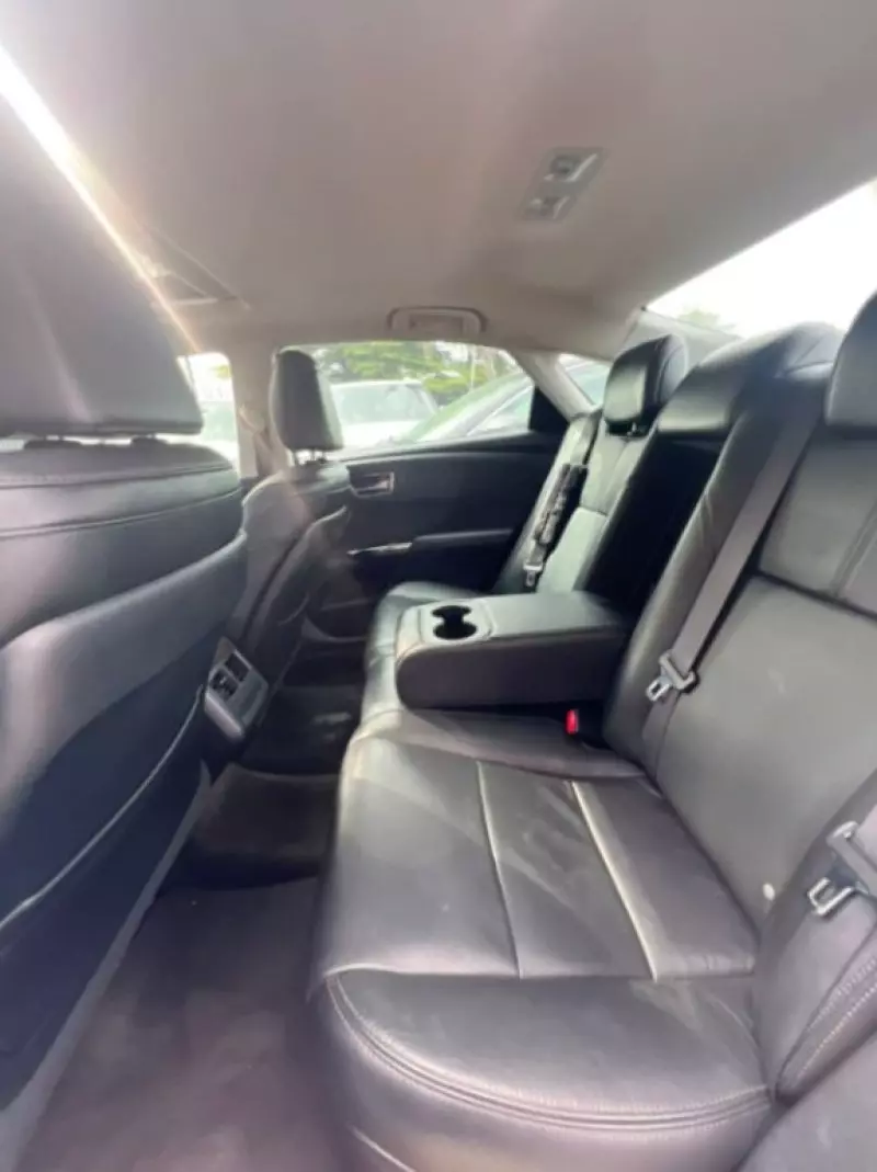 Toyota Avalon   - 2013