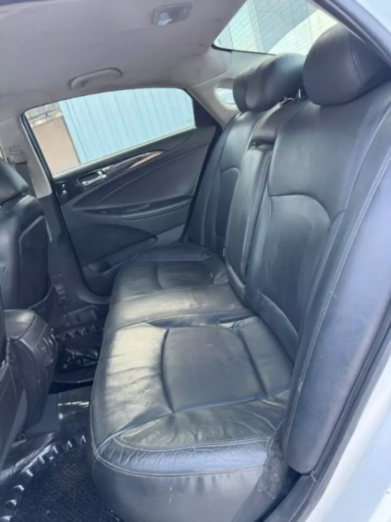 Hyundai Sonata   - 2010