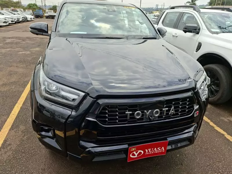 Toyota Hilux    - 2023