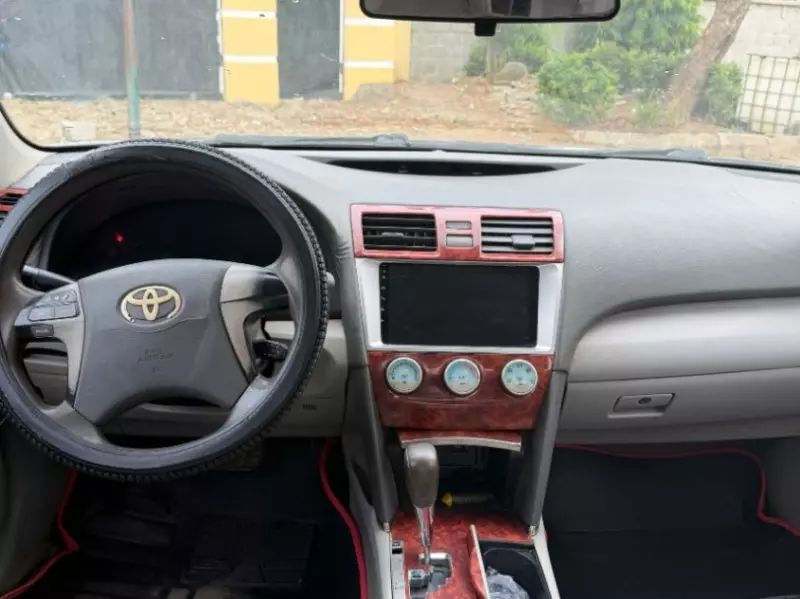 Toyota Camry   - 2010