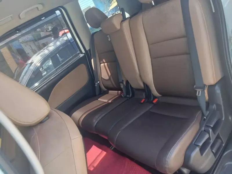 Nissan Serena   - 2017