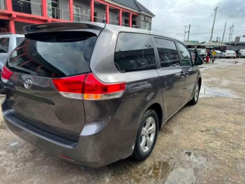 TOYOTA Sienna   - 2014