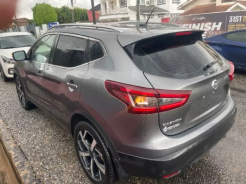 Nissan Rogue Sport   - 2021