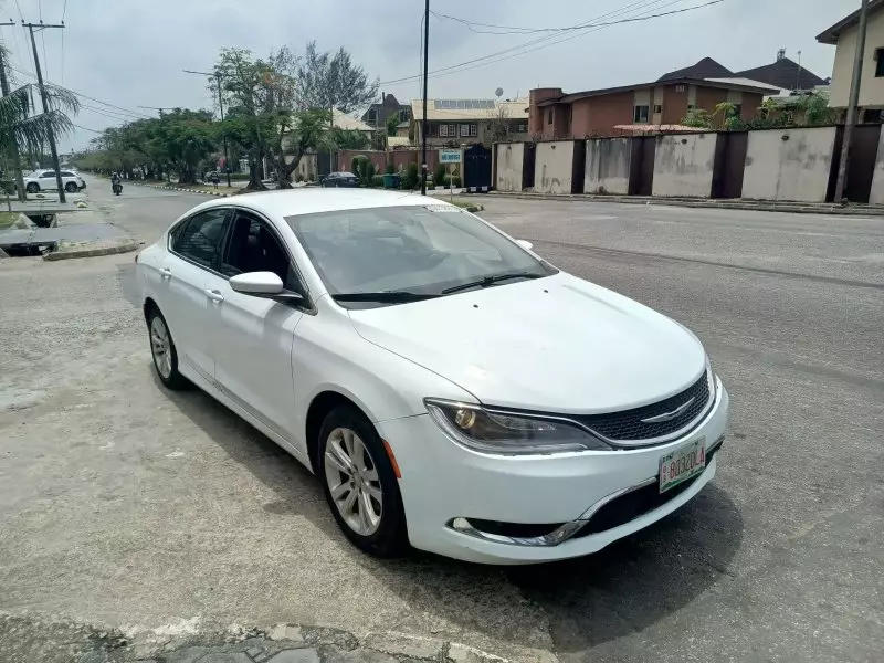 Chrysler 200   - 2015