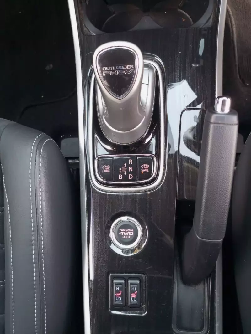 Mitsubishi Plug-in Hybrid Outlander   - 2016