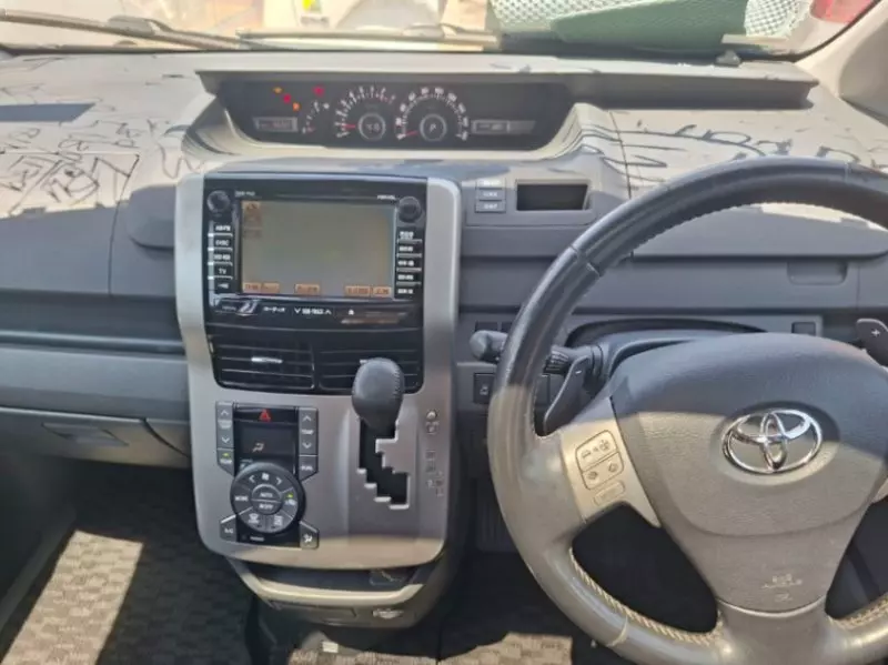 TOYOTA Noah   - 2012