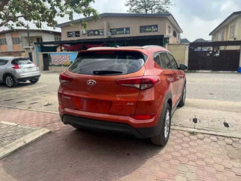 Hyundai Tucson   - 2016