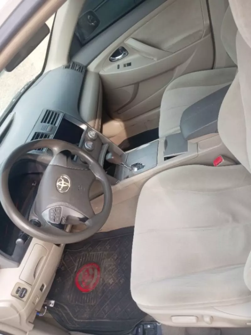Toyota Camry   - 2010