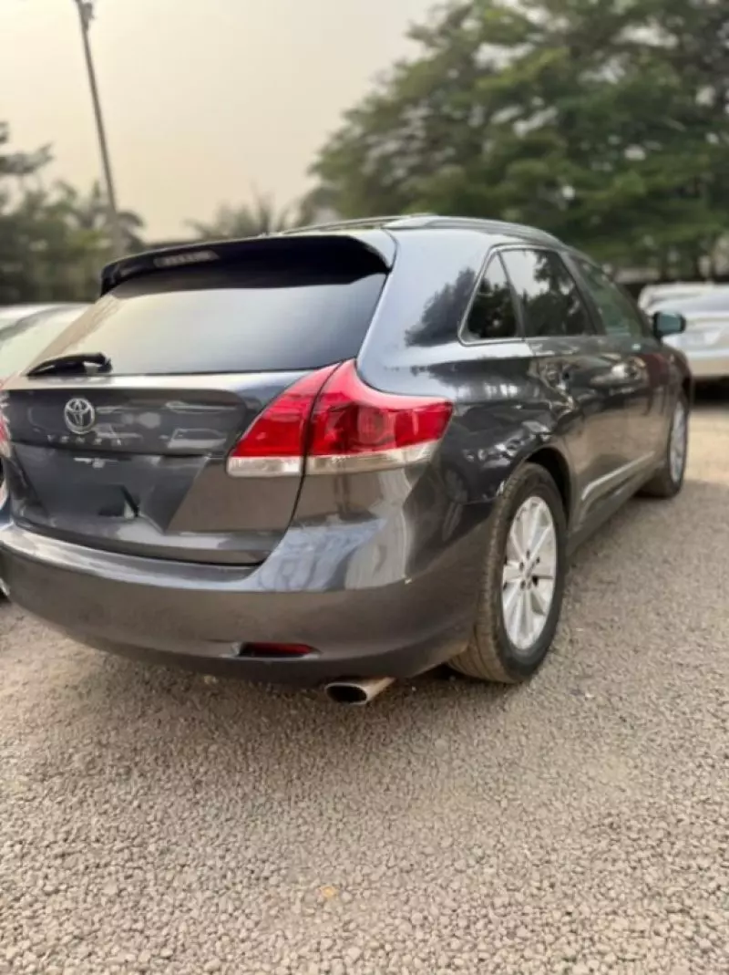 Toyota Venza   - 2011