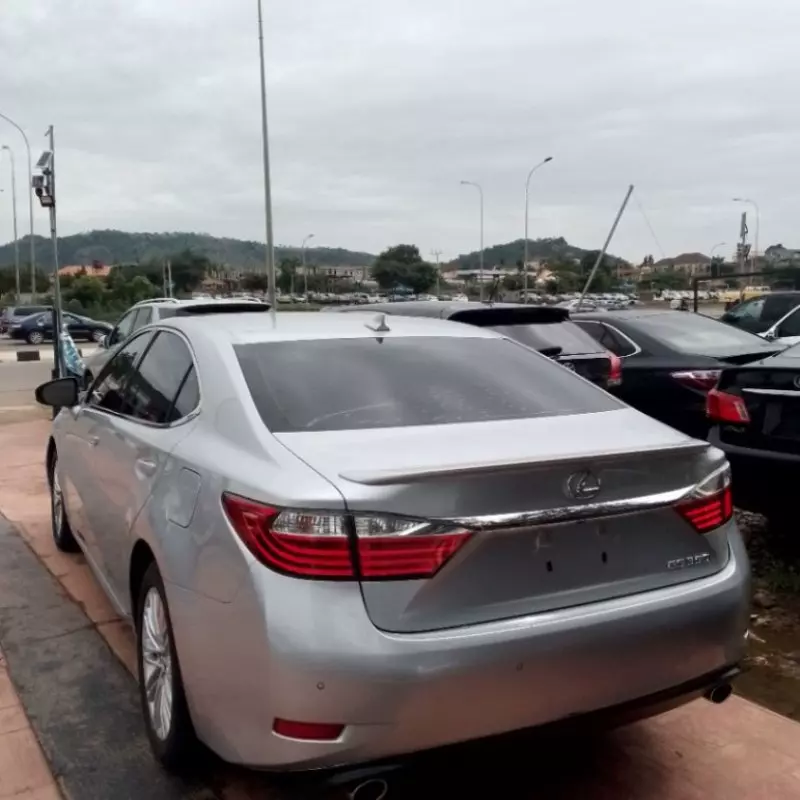 Lexus ES   - 2014