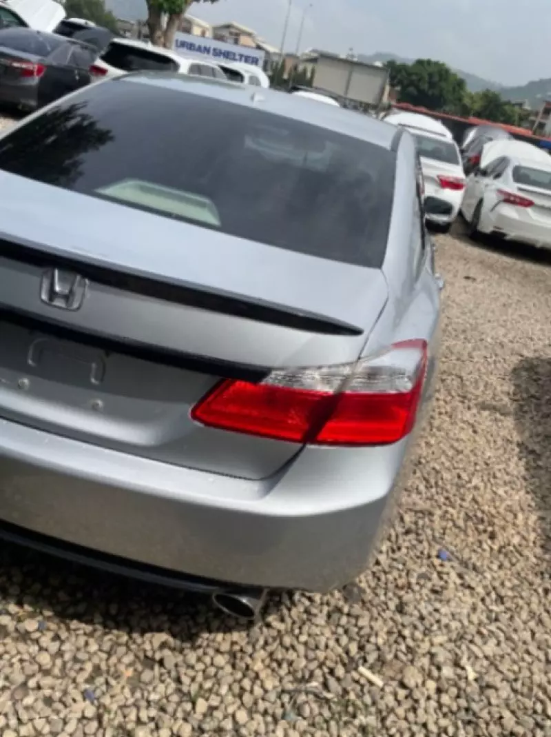 Honda Accord   - 2012