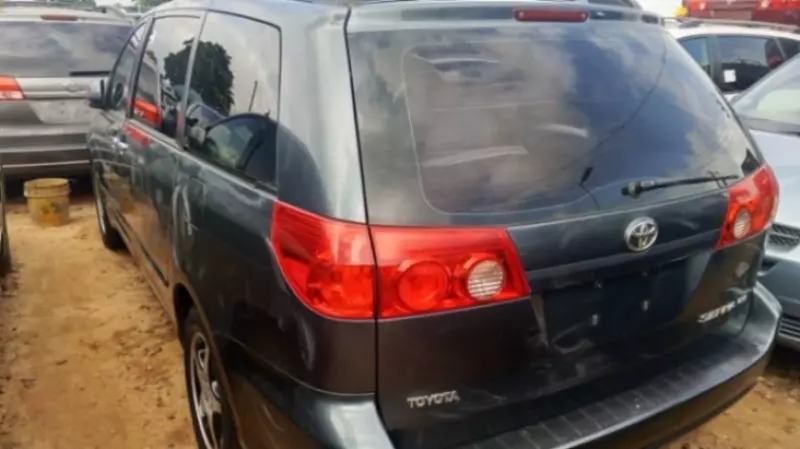 TOYOTA Sienna - 2009