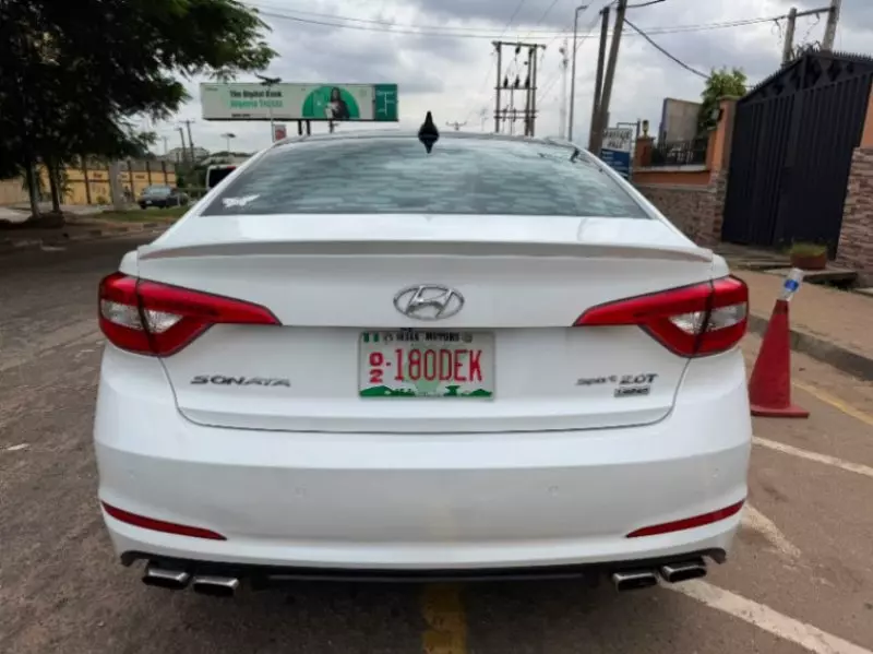 Hyundai Sonata   - 2015