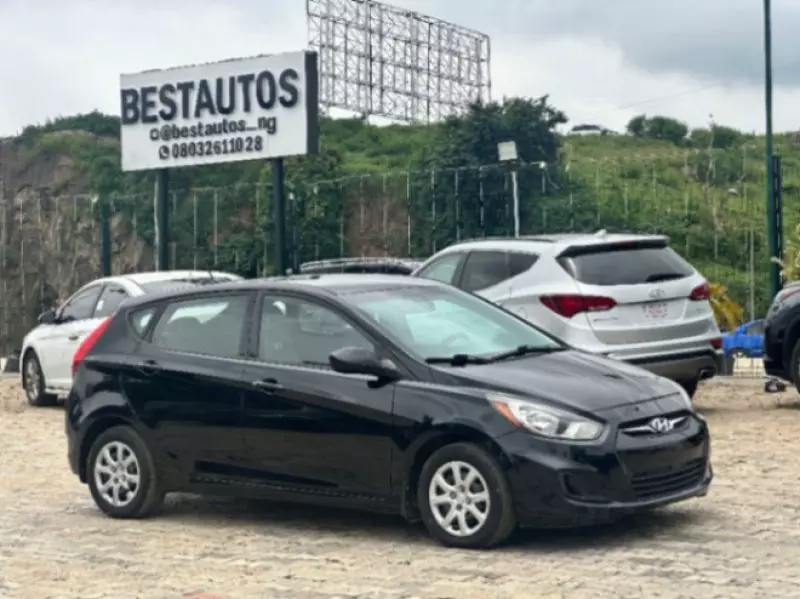 Hyundai Accent - 2013
