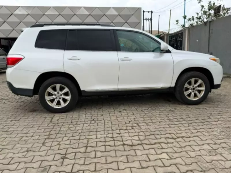 TOYOTA Highlander   - 2011