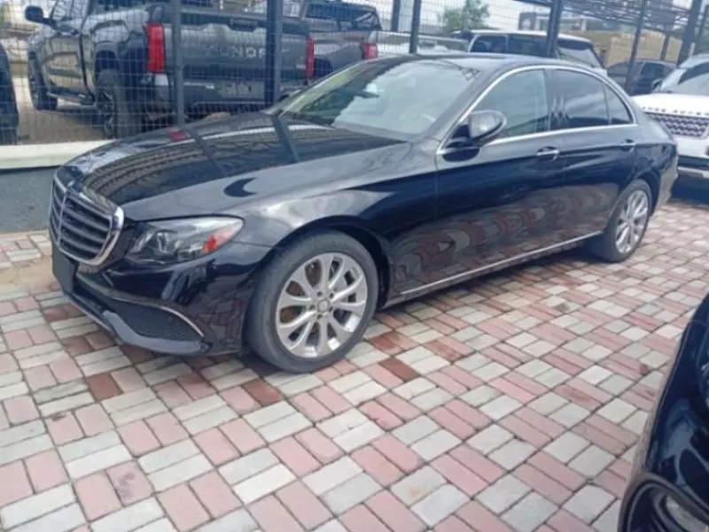 Mercedes-Benz E 300   - 2017