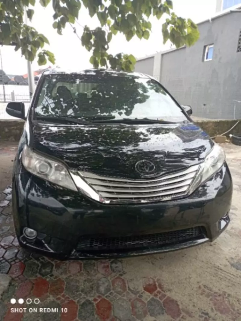 Toyota Sienna   - 2015