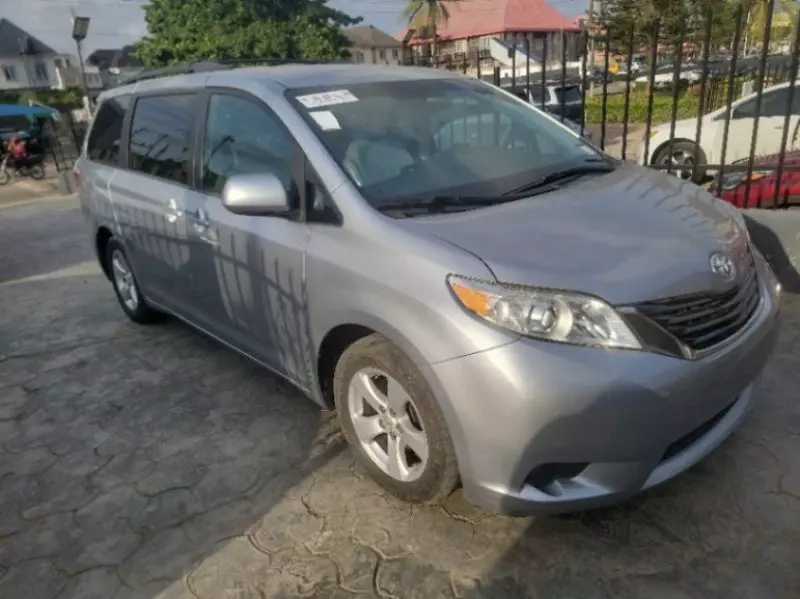 Toyota Sienna   - 2015