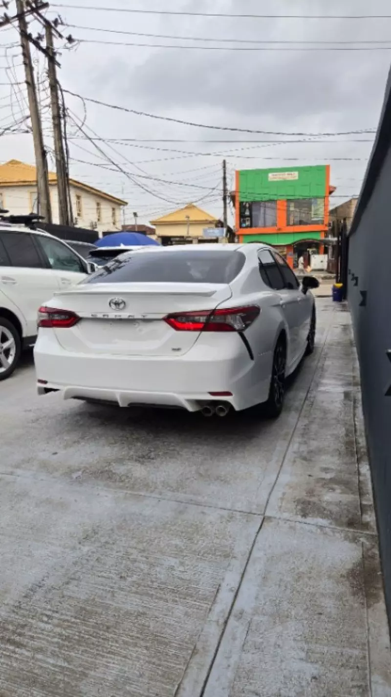 Toyota Camry   - 2018