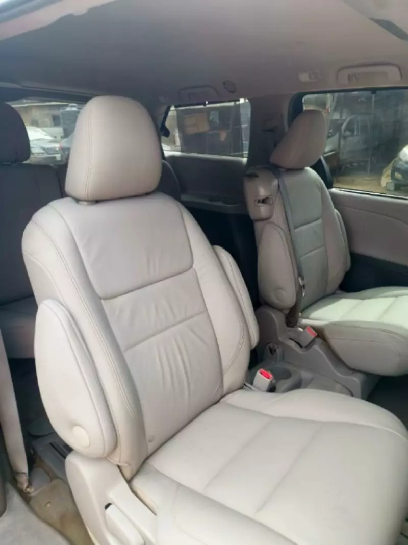 TOYOTA Sienna   - 2016