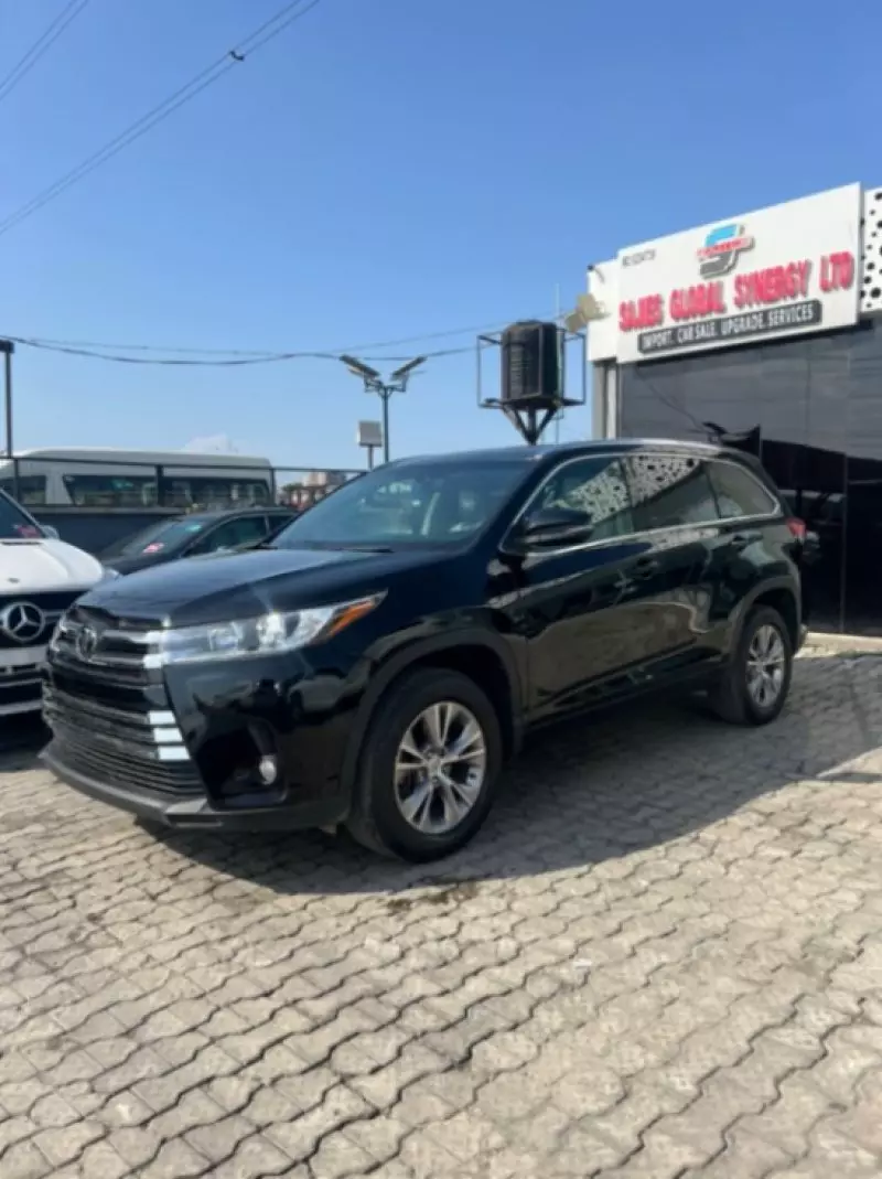 Toyota Highlander   - 2016