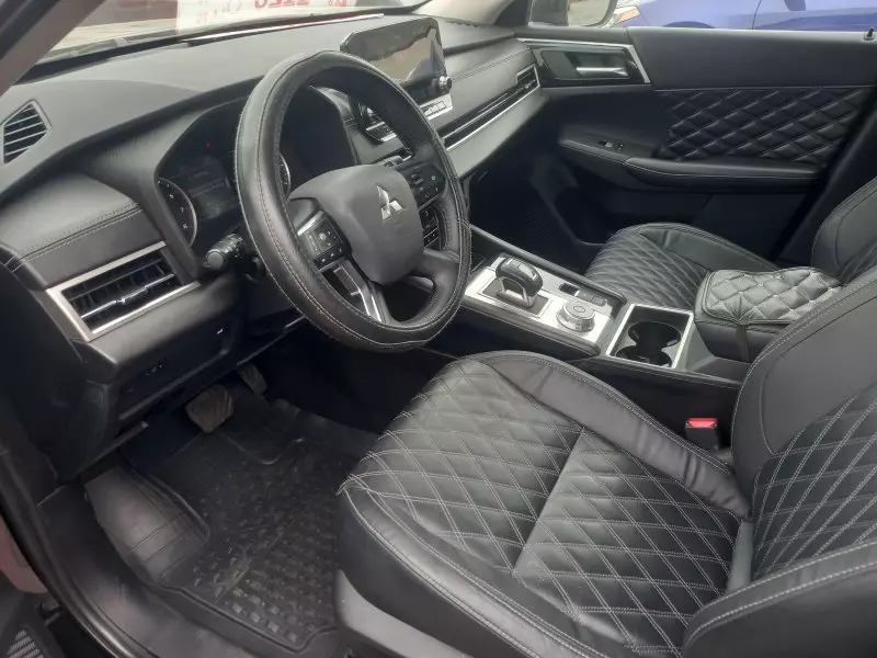 Mitsubishi OUTLANDER - 2022