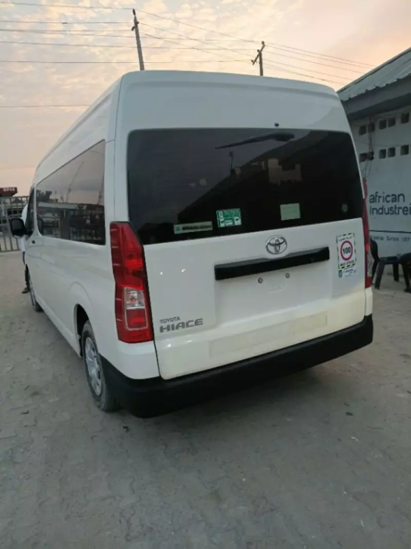 TOYOTA Hiace   - 2019