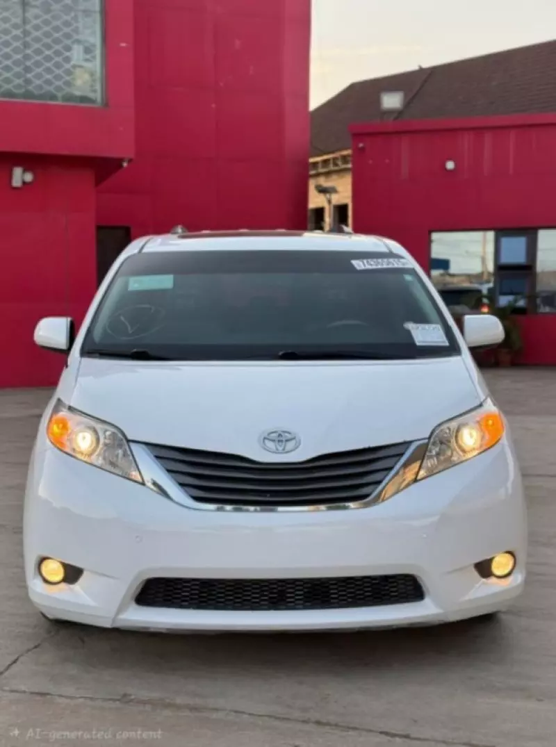 TOYOTA Sienna   - 2013