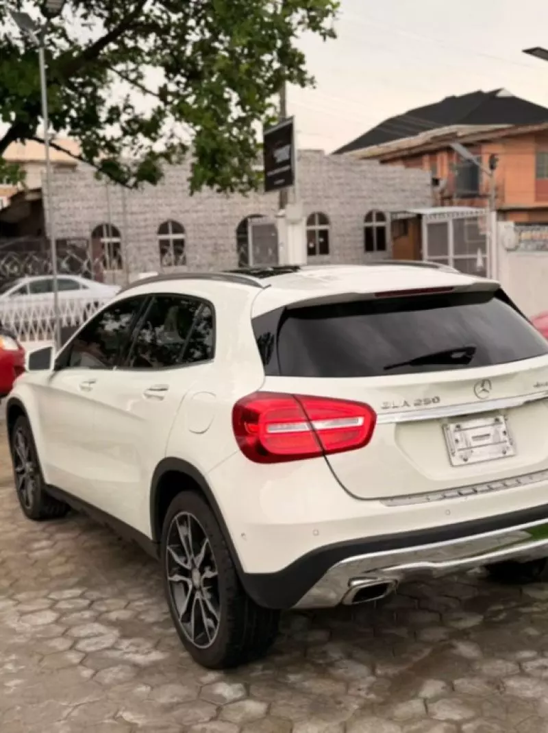 Mercedes-Benz GLA-Class   - 2015