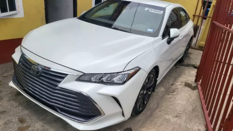 Toyota Avalon   - 2019