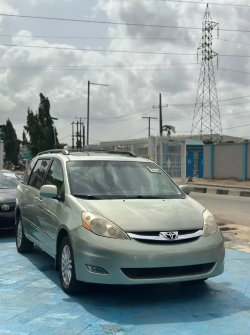 TOYOTA Sienna   - 2007