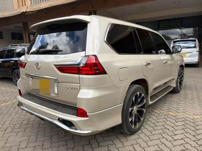 Lexus LX 570   - 2016