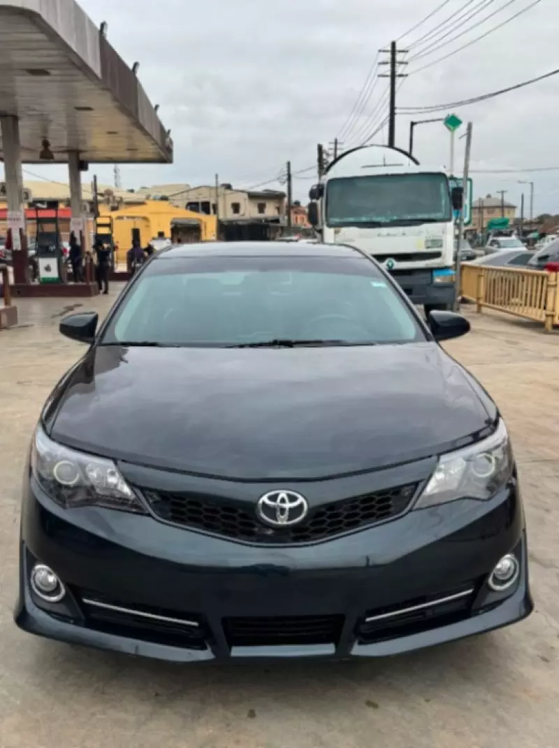 TOYOTA Camry   - 2010