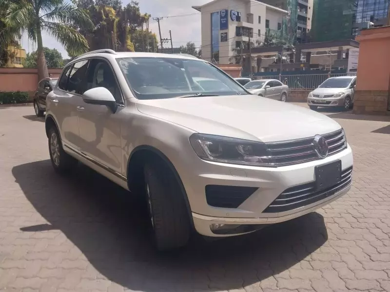 Volkswagen Touareg   - 2015