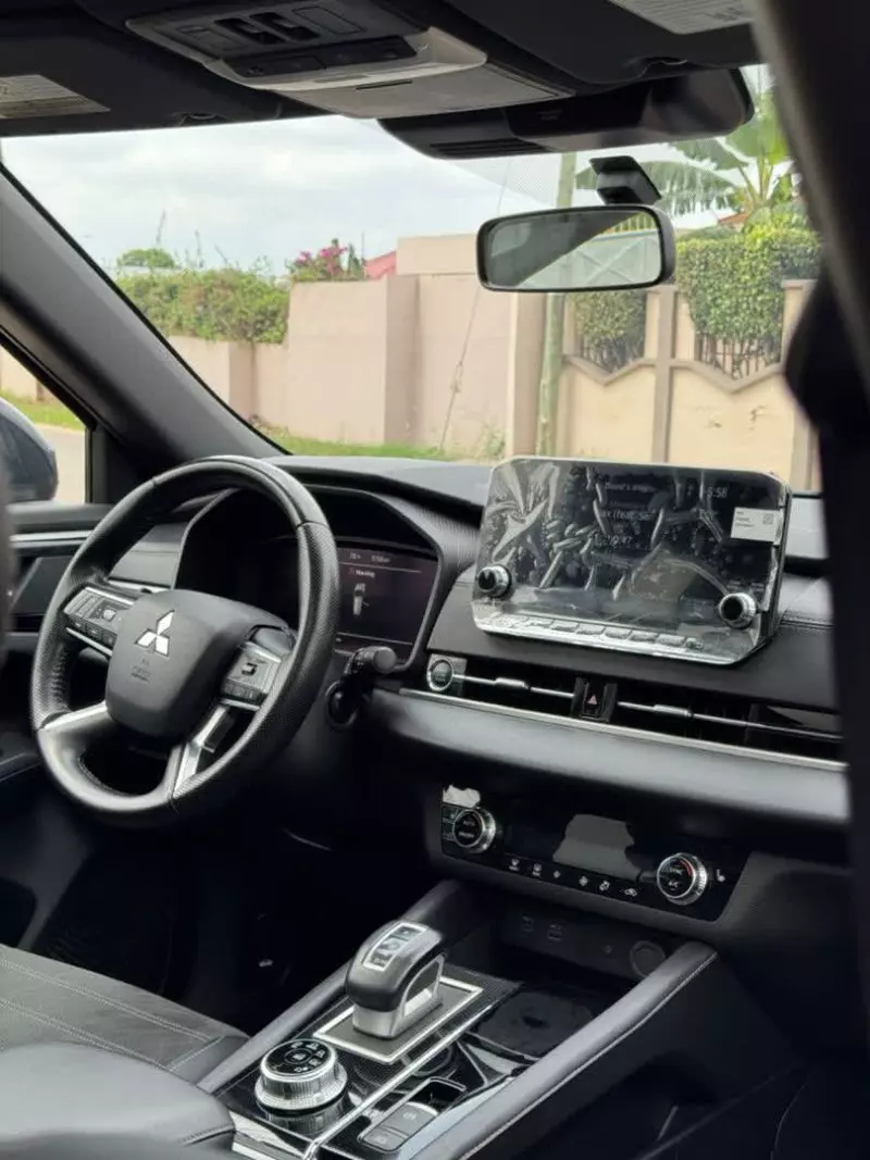 Mitsubishi Outlander - 2024