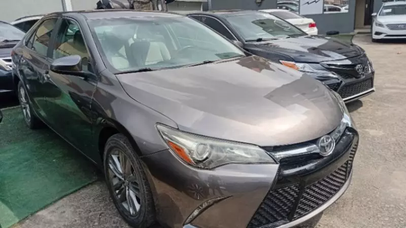 Toyota Camry - 2016