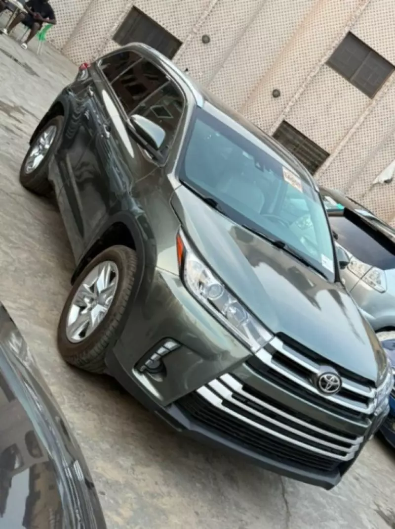 Toyota Highlander   - 2015