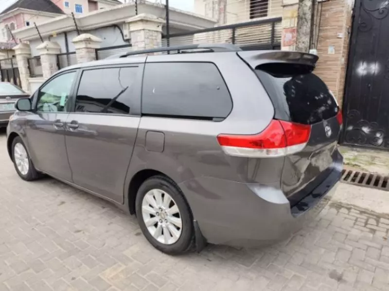 Toyota Sienna   - 2012
