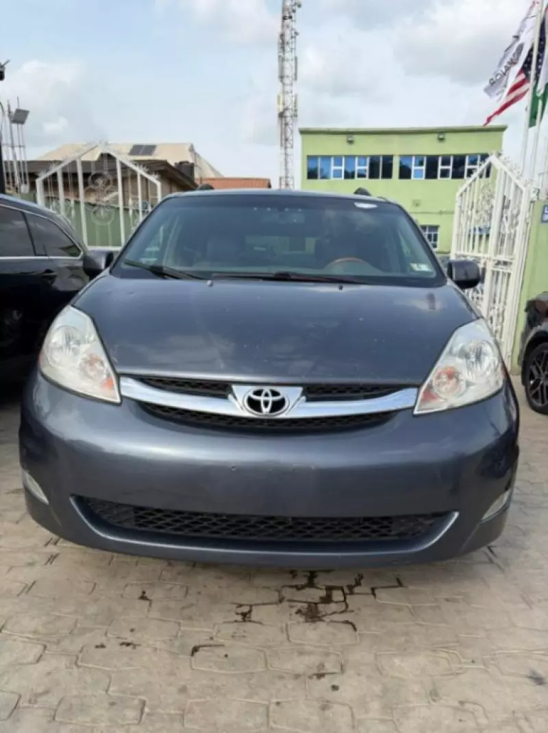 Toyota Sienna   - 2008