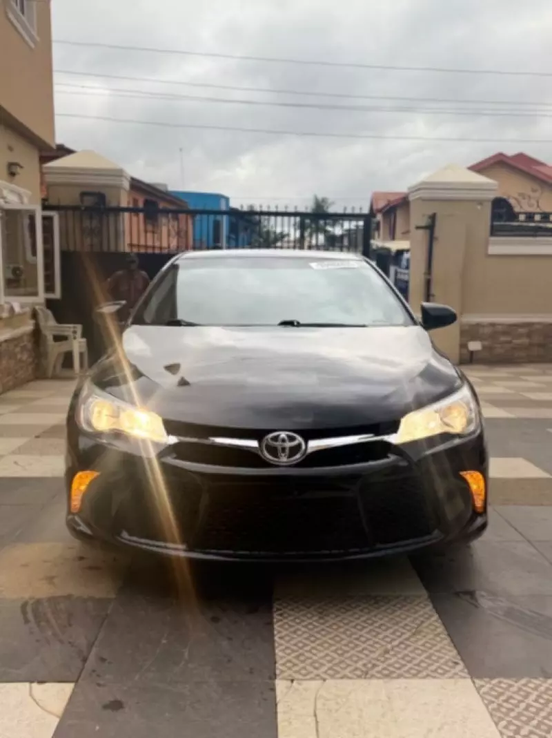 TOYOTA Camry - 2016