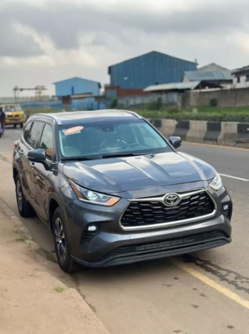 Toyota Highlander   - 2020