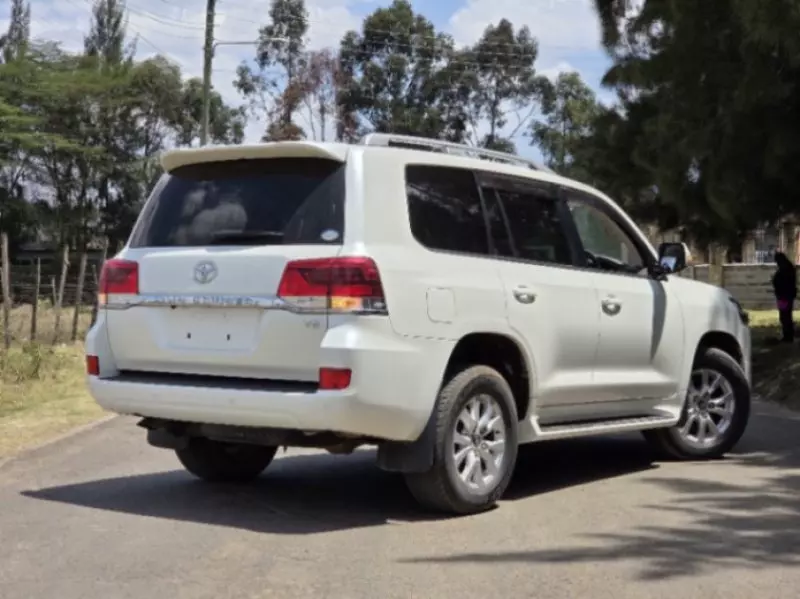 Toyota Landcruiser   - 2020