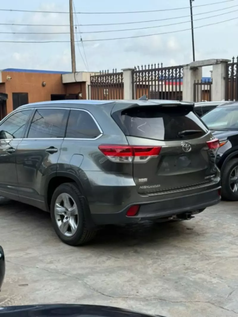 Toyota Highlander   - 2014
