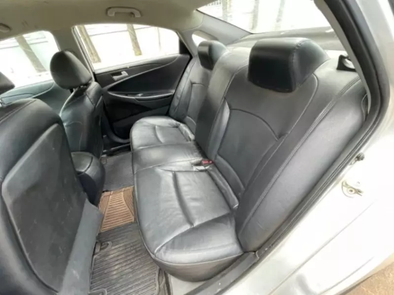 Hyundai Sonata   - 2010