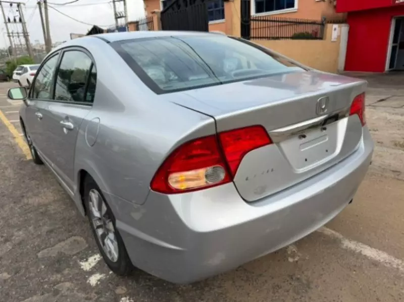 Honda Civic   - 2009
